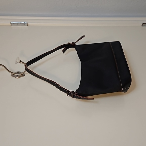 TOMMY HILFIGER Black Vinyl Shoulder Bag - Picture 4 of 10